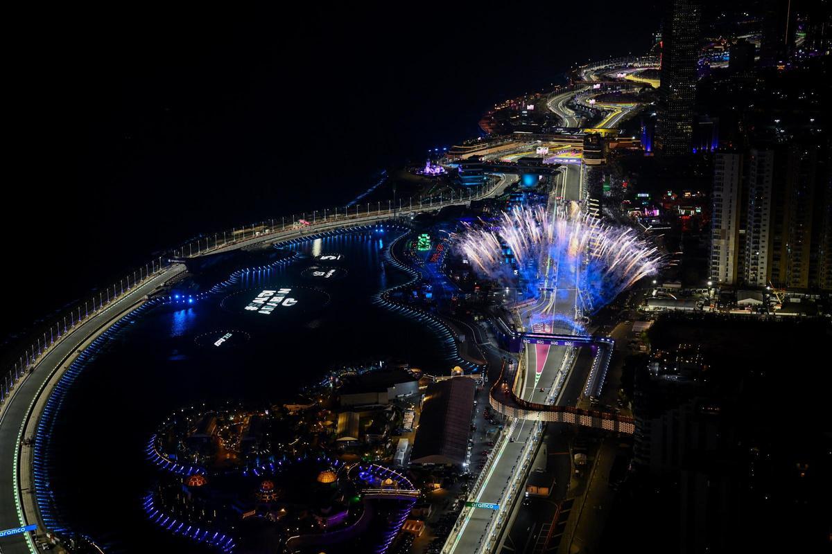 El espectacular circuito de Sakhir de Arabia Saud赤