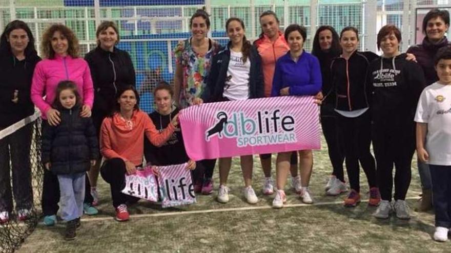 Participantes en el torneo femenino de pádel organizado por la Escuela Deportiva DB Life de Lalín.