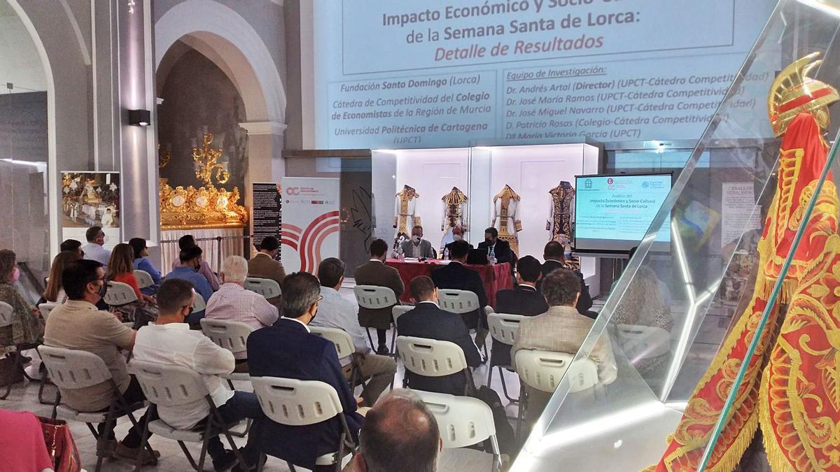 La presentación del estudiotuvo lugar ayer en el Museo  de Bordados del Paso Blancode Lorca.