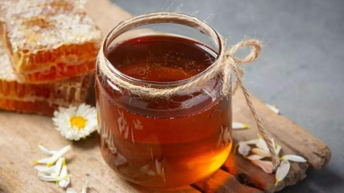 La miel está reconocida como un potente producto natural para combatir ciertos síntomas de enfermedades.