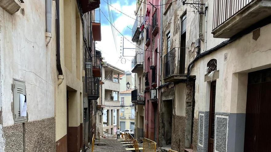Una aparatosa fuita d’aigua obliga a mobilitzar tres dotacions dels Bombers a Sallent