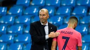 Zidane consuela a Hazard tras retirarse del terreno de juego lesionado