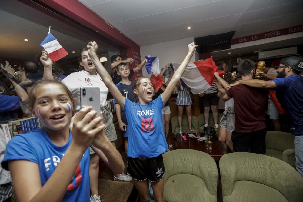 Aficionados franceses celebran el Mundial en Palma