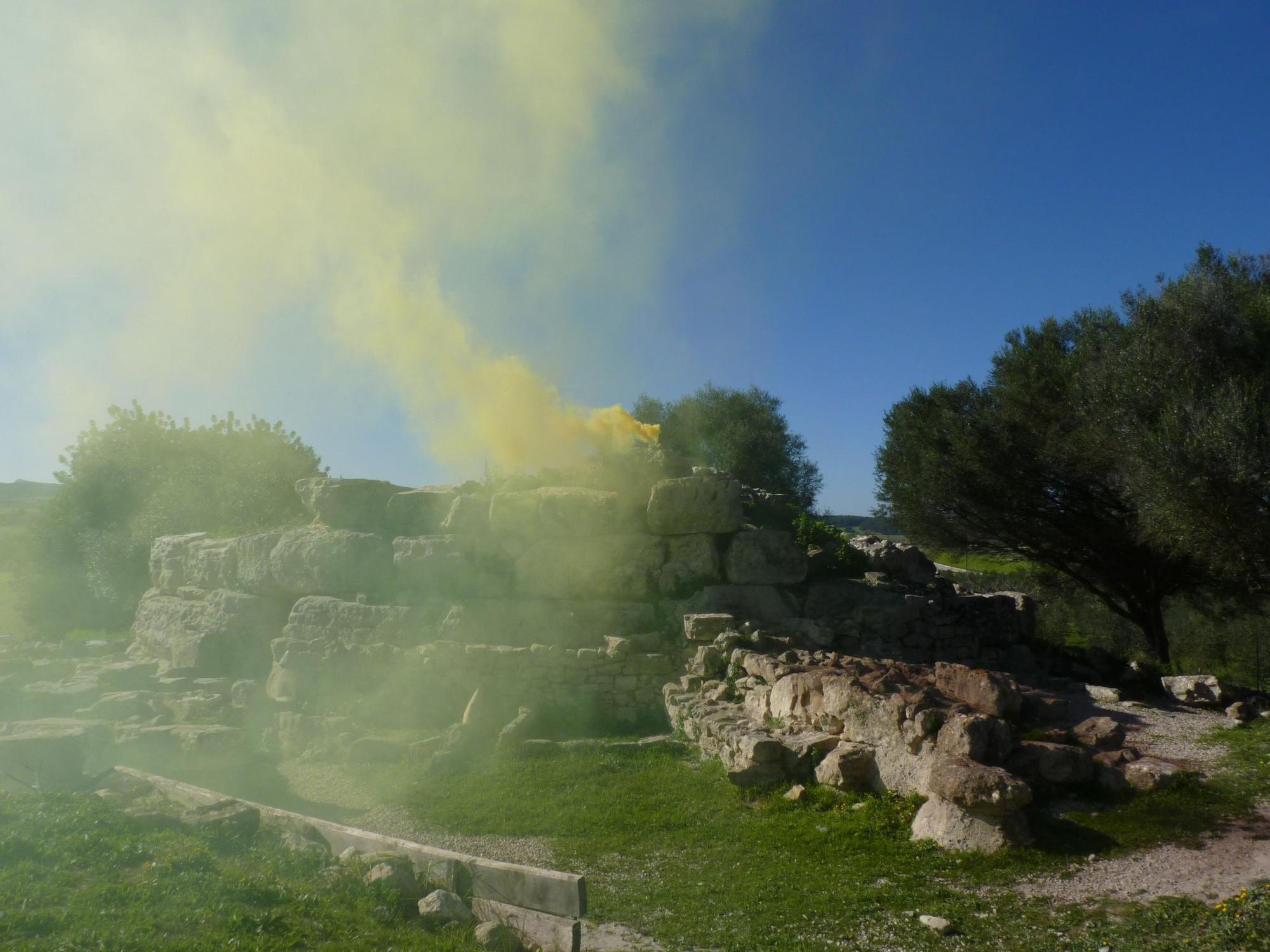 La antorcha de humo se enciende en Montuïri.JPG