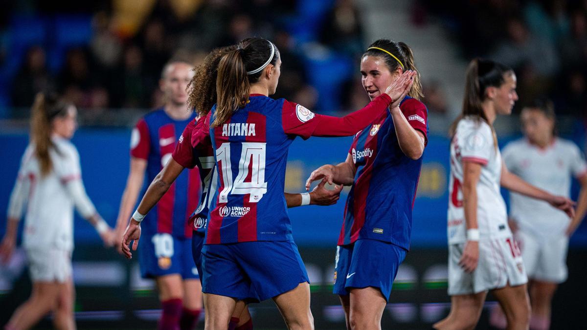 Aitana y Mariona celebrando un gol