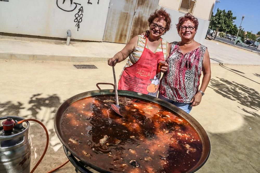 Los vecinos participan en el tercer concurso municipal de paellas