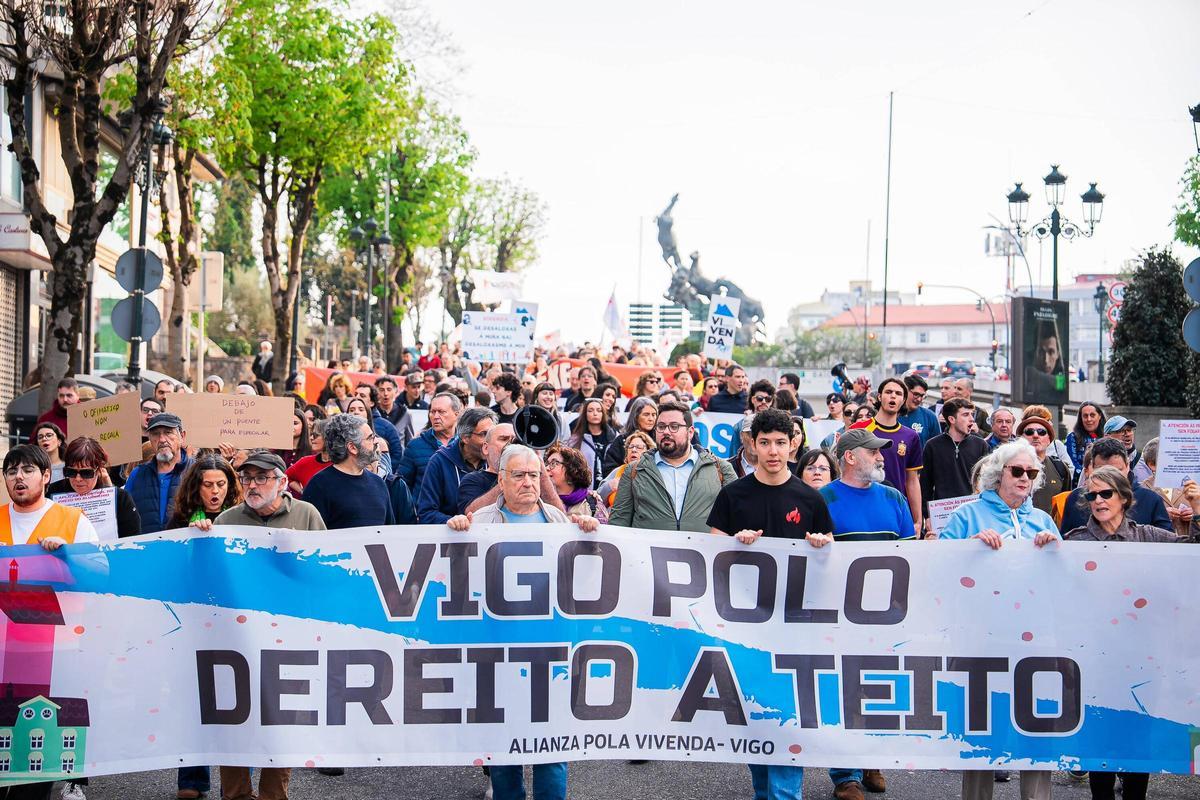 Una multitud clama por el derecho a la vivienda en las calles de Vigo Una multitud clama por el derecho a la vivienda en las calles de Vigo