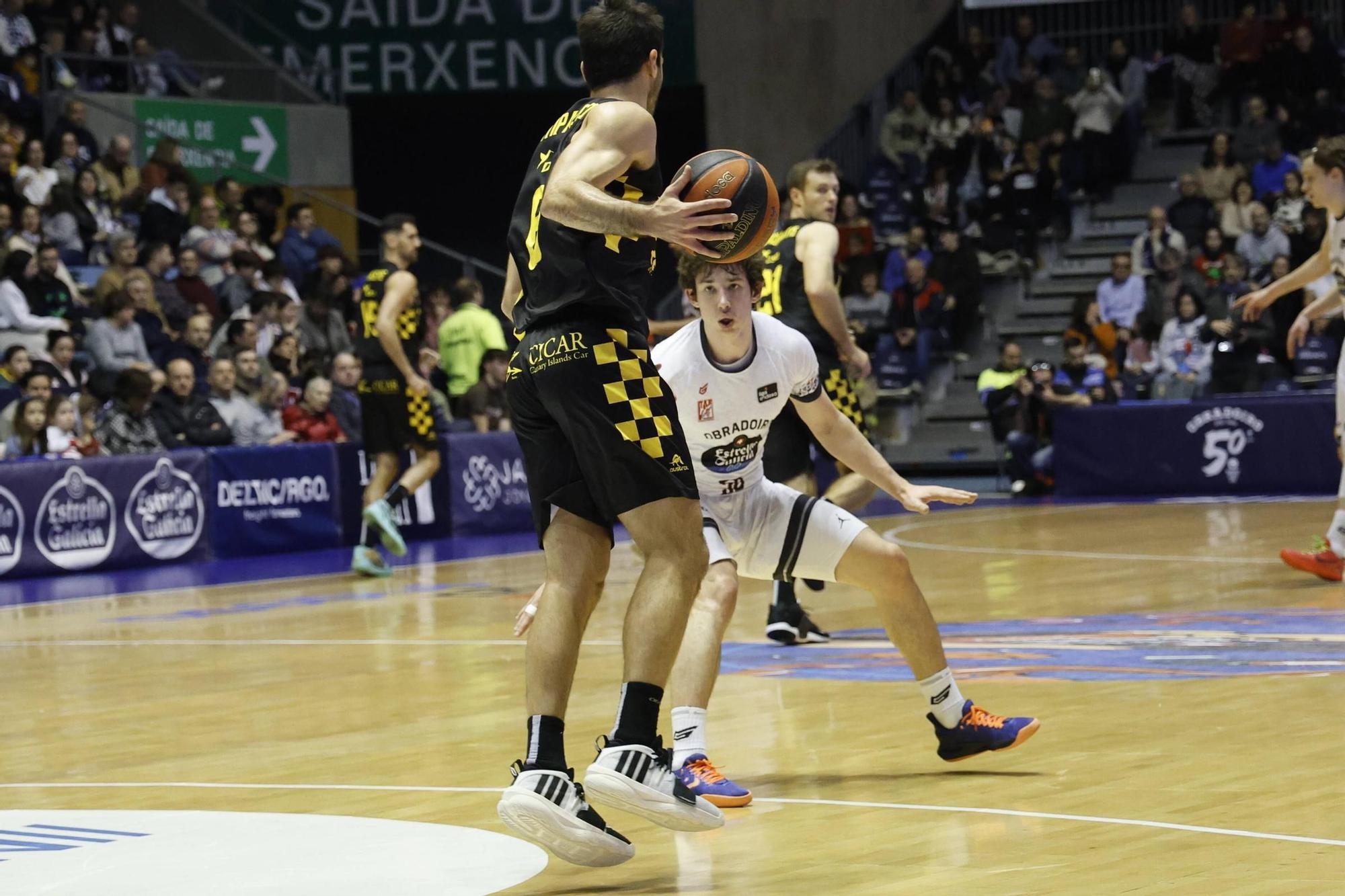 El Obradoiro suma otra derrota, esta ante el Tenerife por 86 a 97 en el Multiusos Fontes do Sar