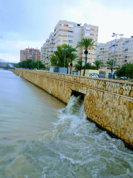 Los vecinos de Gran Vía Sur denuncian un tercer vertido de aguas fecales a causa de la lluvia