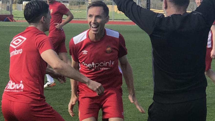 Steve Nash ha visitado esta mañana a la primera plantilla del Real Mallorca y ha entrenado con el filial