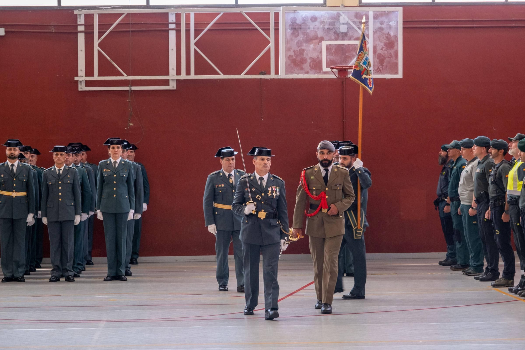 EN IMÁGENES: Así fueron los actos en Oviedo del 179 aniversario de la Guardia Civil