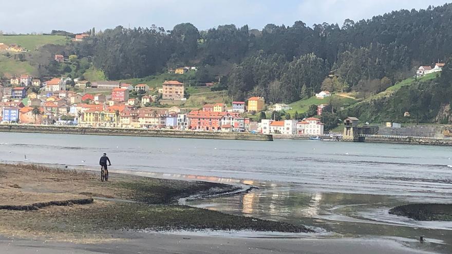 La Semana Santa comienza en Asturias con cielos despejados y brisa en la costa