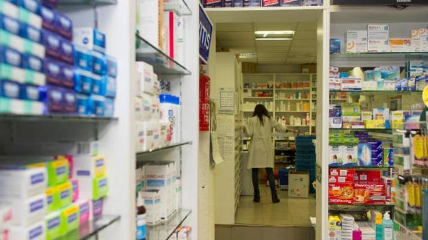 Despedido el gerente de una farmacia por triplicarse el sueldo en Canarias