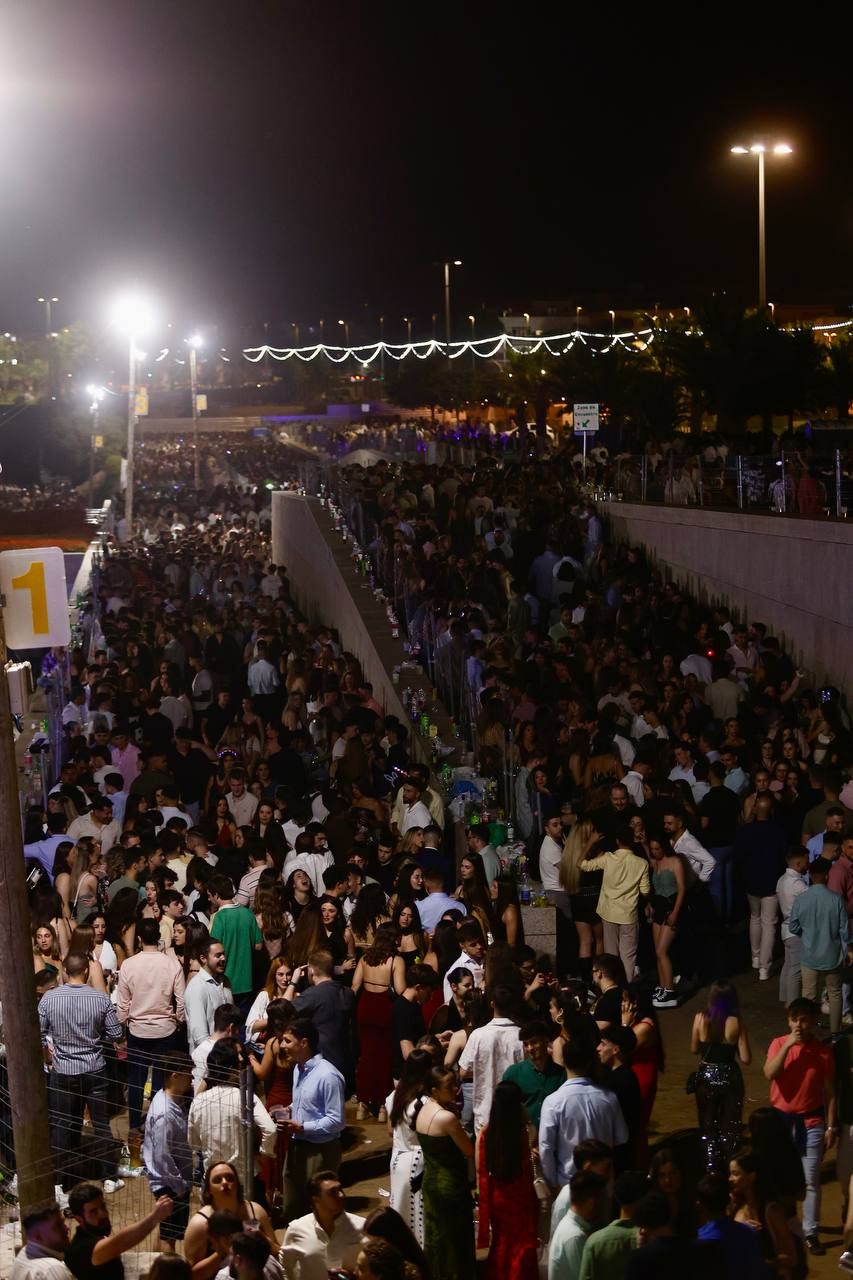 El Arenal se anima desde primera hora en el día del inicio de la Feria de Córdoba