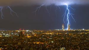 Tormenta sobre el mar de Barcelona.