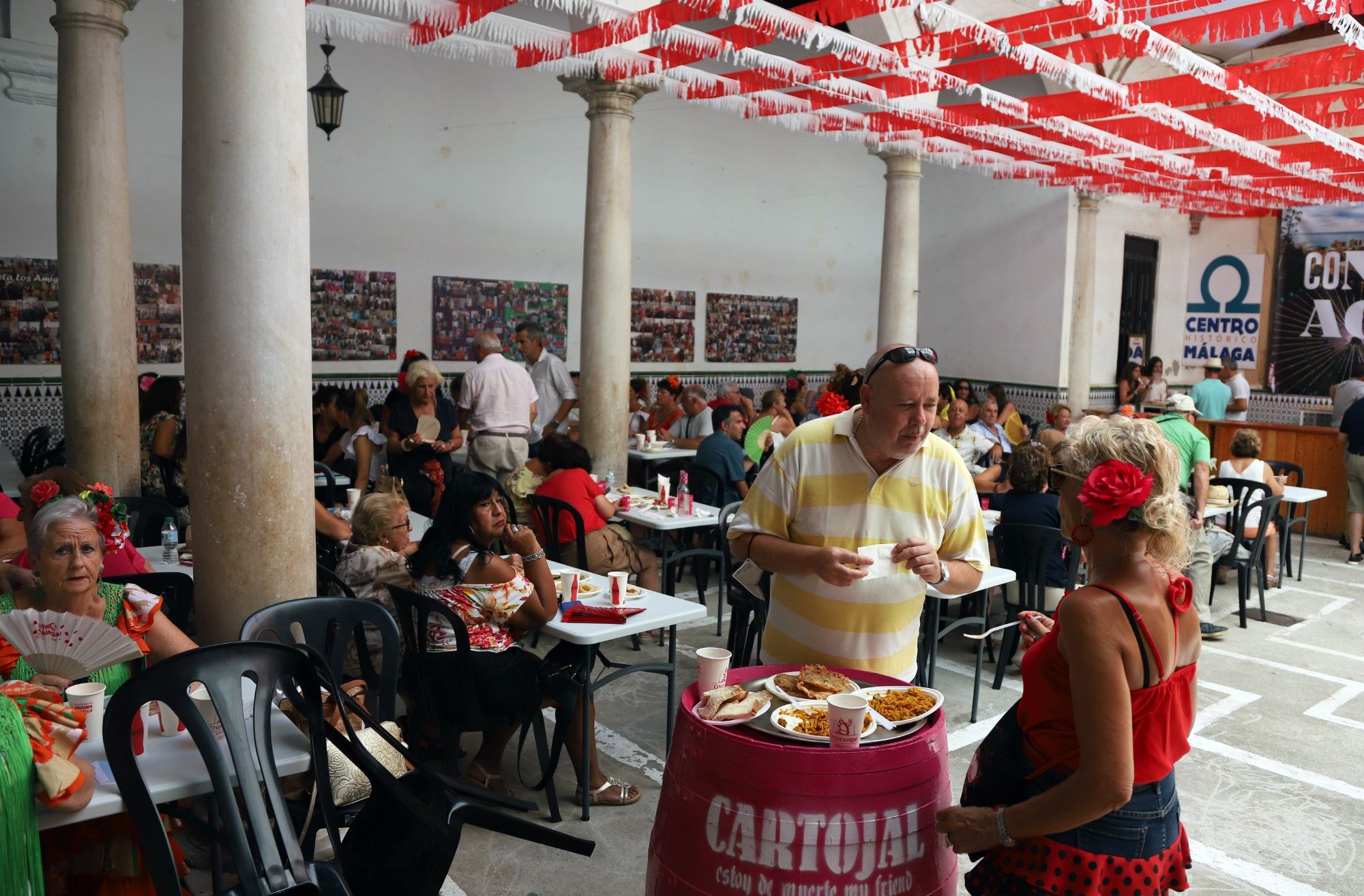 Así se vive la Feria en una caseta del Centro