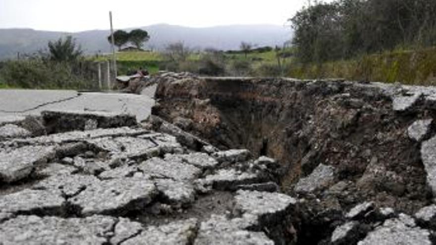 Unos corrimientos de tierra amenazan a dos pueblos en el sur de Italia