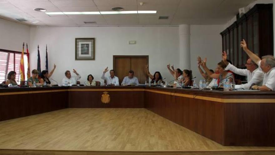 Santa Pola aprueba los presupuestos de este año con un incremento del 87% en becas