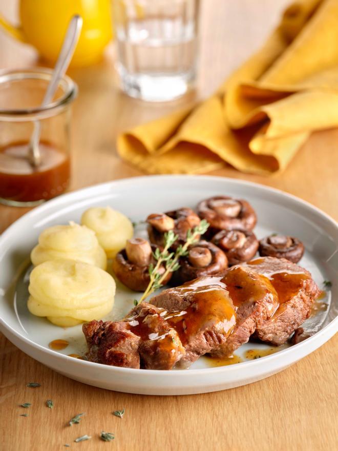 Jarrete de ternera guisado con portobello y patatas rústicas