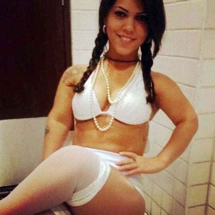 Karina Lemos, la bajita más sexy del mundo