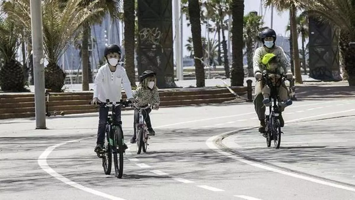 La multa de 200 euros que puedes llevarte por cruzar en bicicleta un paso de cebra