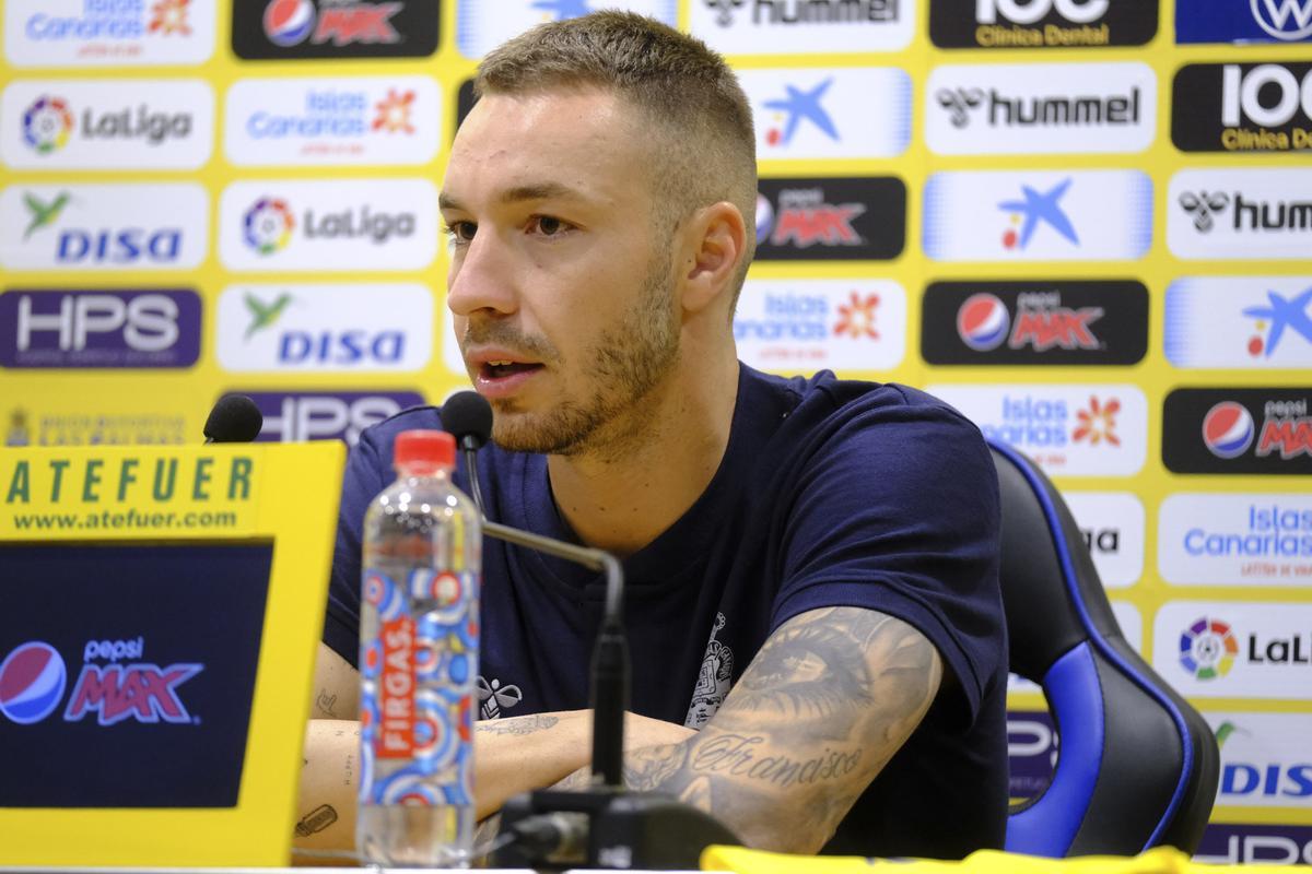 Presentación de Loren, nuevo jugador de la UD Las Palmas