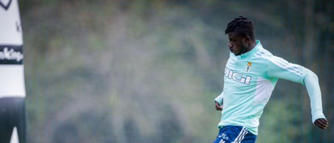 Obeng, en un entrenamiento con el Oviedo. | Real Oviedo