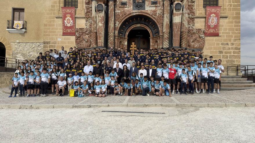 El UCAM de baloncesto peregrina a Caravaca de la Cruz en su Año Jubilar