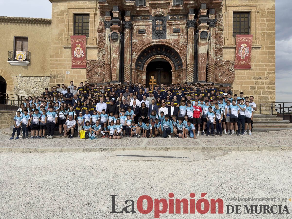 El UCAM de baloncesto peregrina a Caravaca de la Cruz en su Año Jubilar