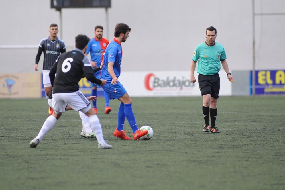 El partido entre el Langreo y el Oviedo B, en imágenes