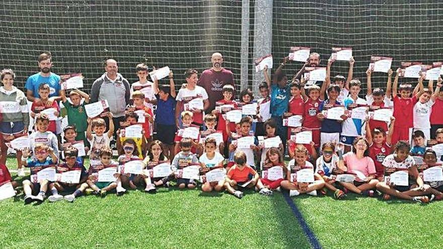 Los campus deportivos reúnen a más de 400 niños