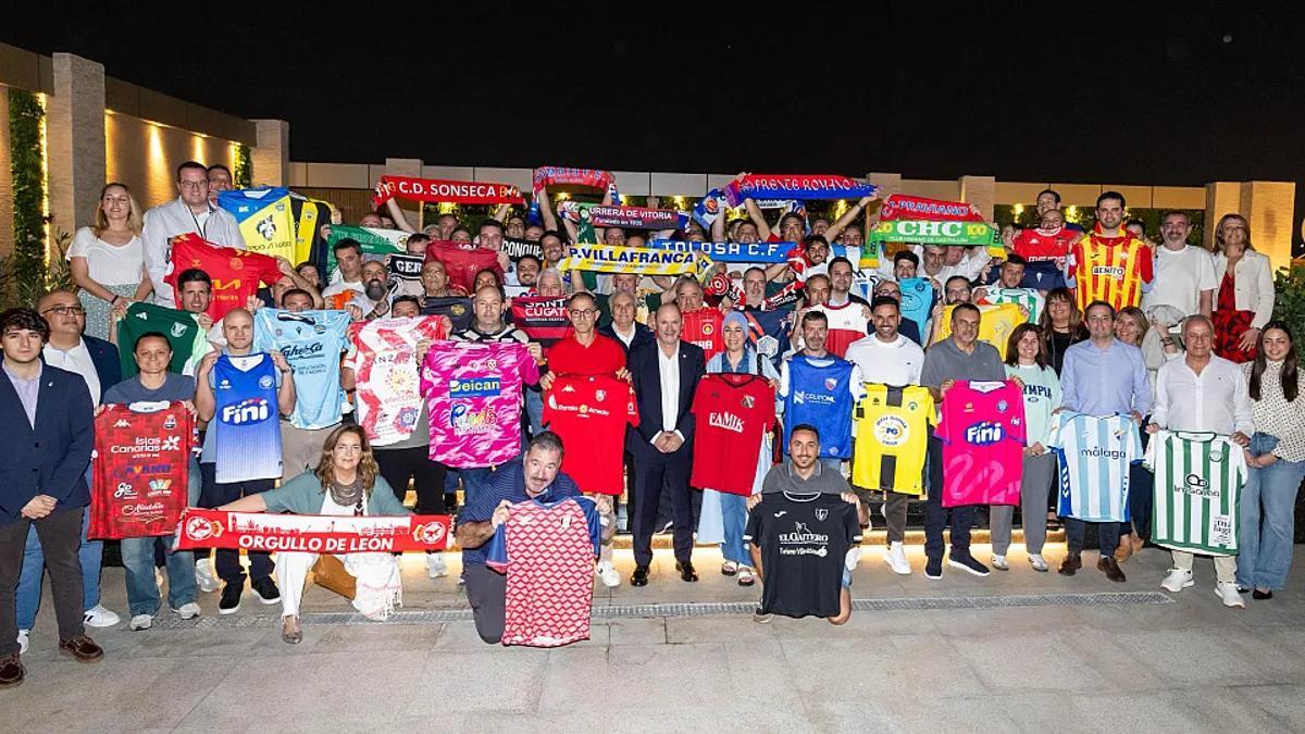 Representantes de 77 clubs españoles en la Supercopa de España en Arabia.