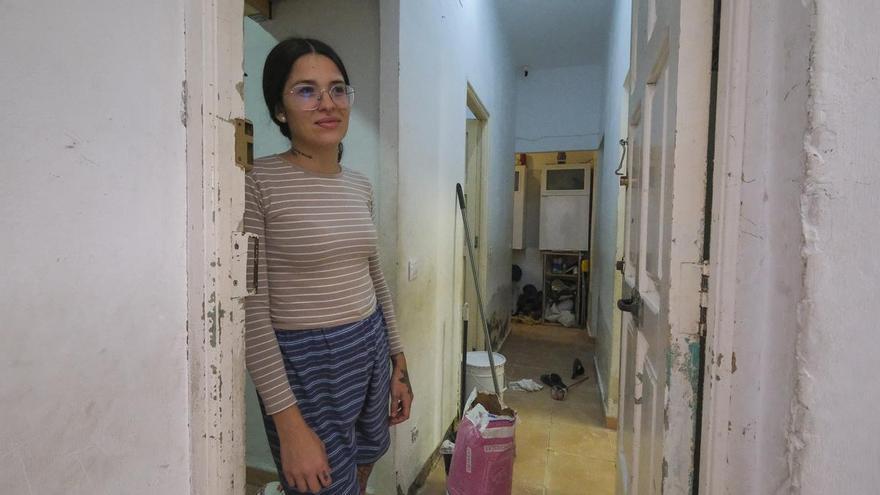 Drama habitacional: trece familias canarias subsisten sin apenas recursos en un edificio en Telde