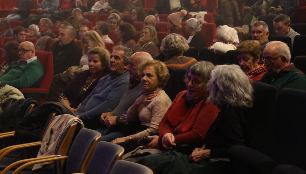 Público asistente ao concerto en Pontevedra. |  G.S.