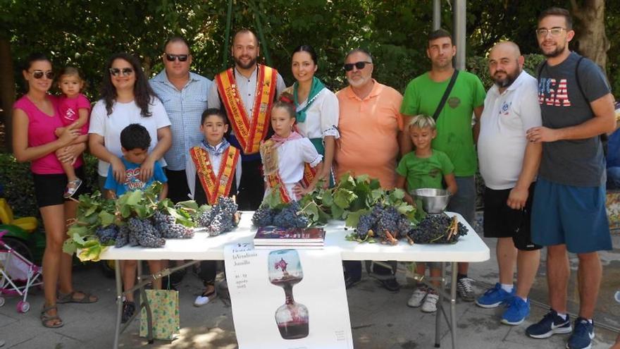 Miembros del jurado del concurso de pisaores de uval L. O.