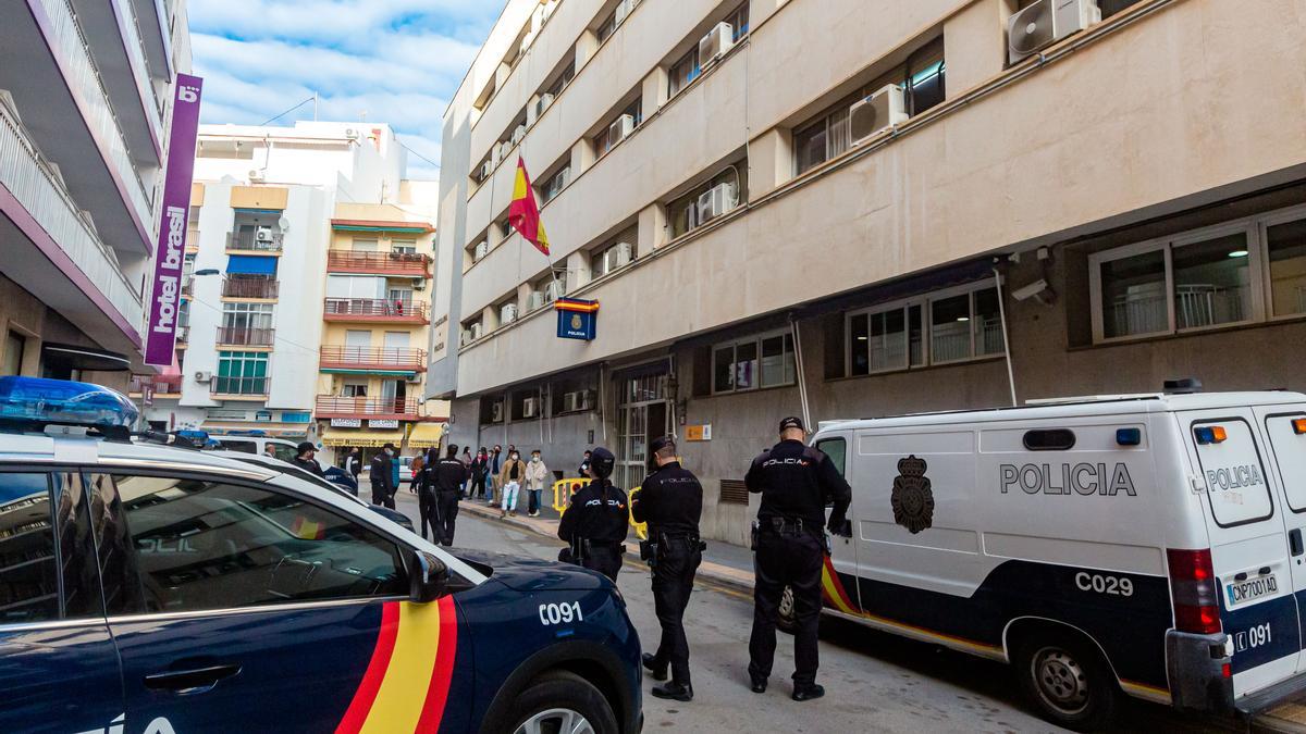 Comisaría de la Policía Nacional en Benidorm, un edificio construido en los años 70 y que hace más de una década que se quedó pequeña para la actual plantilla. 