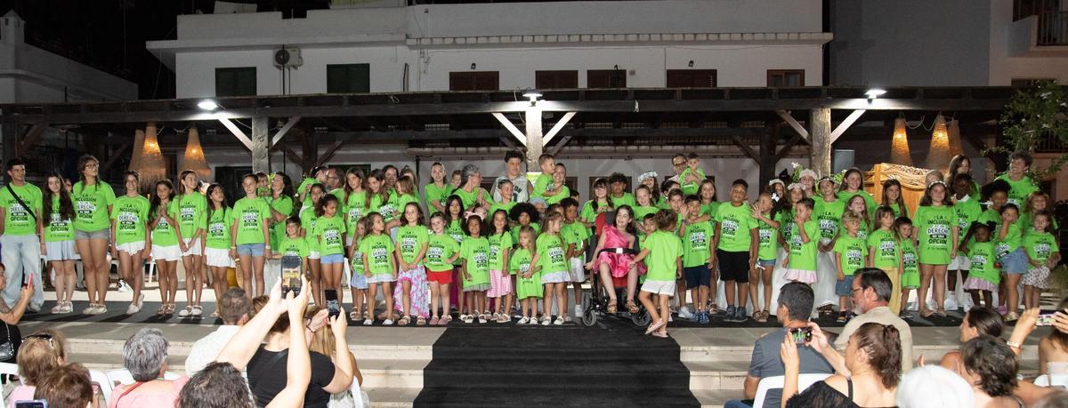 Todos los niños que participaron en la pasarela inclusiva de Ibiza IN.