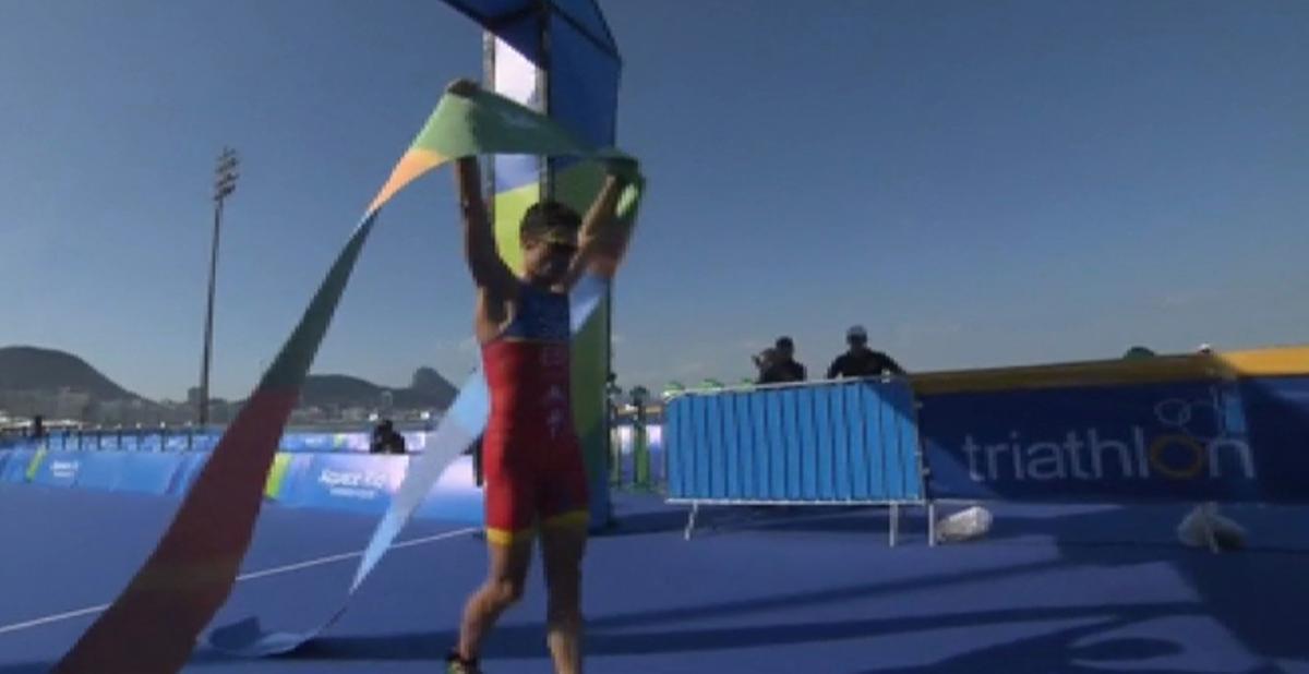 Javier Gómez Noya se impone en el triatlón de Río de Janeiro