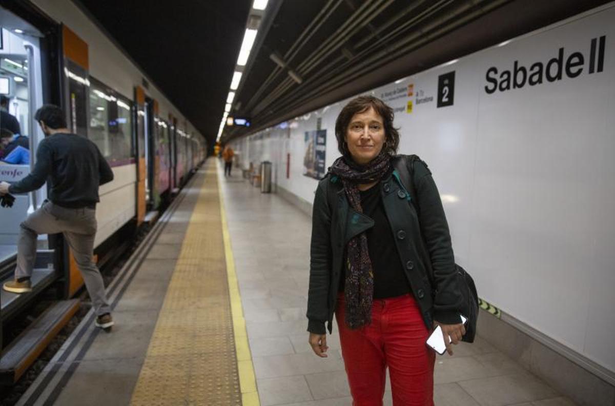 Helena Montllor en la estación de Renfe en Sabadell Centre