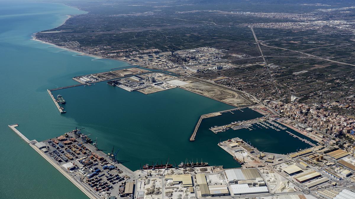 Imagen aérea de las instalaciones de PortCastelló, pendiente de la intermodal y el acceso ferroviario sur