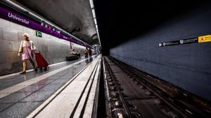 Vías de la L2 en el tramo entre las estaciones de Sagrada Familia y Sant Antoni