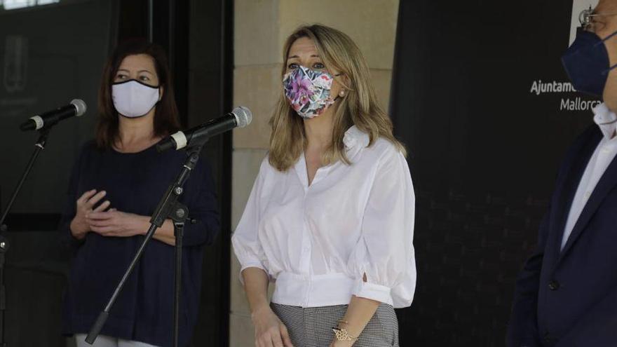 Arbeitsministerin Yolanda Díaz gibt in Calvià die Verlängerung der ERTEs bekannt.