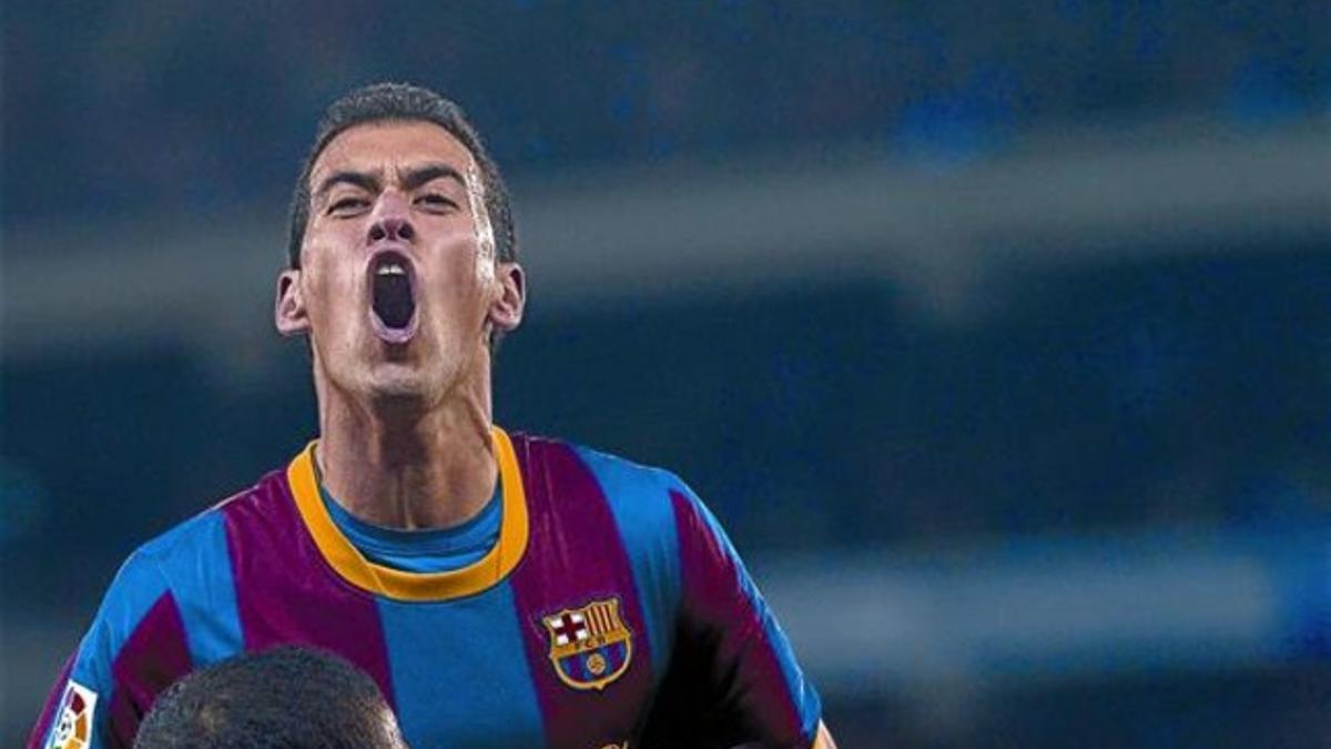 Euforia 8 Sergio Busquets celebra el primer gol, ayer en el estadio de Cornellà-El Prat.