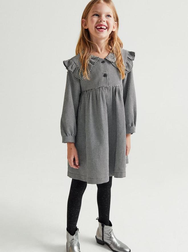 Imagen del catálogo de Zara Kids con el vestido estampado que lleva la princesa Charlotte en las fotografías de su quinto cumpleaños
