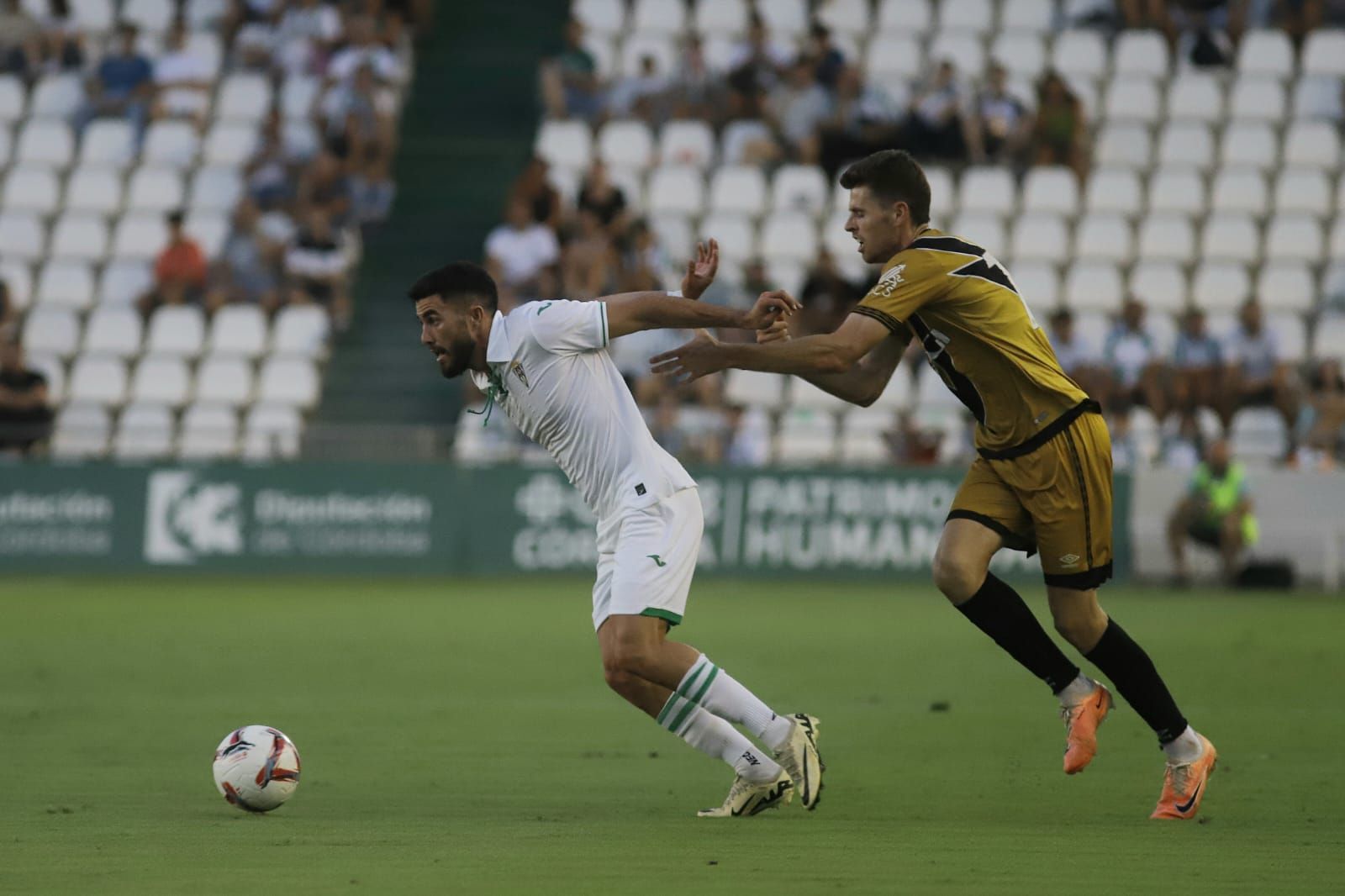 El Córdoba de Segunda se presenta ante su afición