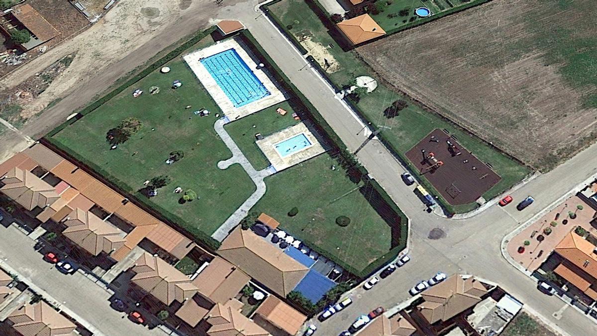 Vista aérea de las piscinas de San Cristóbal. La infantil se beneficiará de la ayuda concedida por el Gobierno.