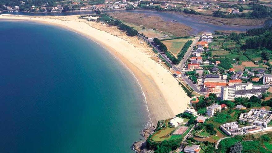 Vista aérea de Praia Grande de Miño.
