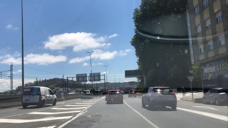 Tarde complicada en el tráfico de Santiago: atascos y asfaltado en San Marcos coincidiendo con O Son do Camiño