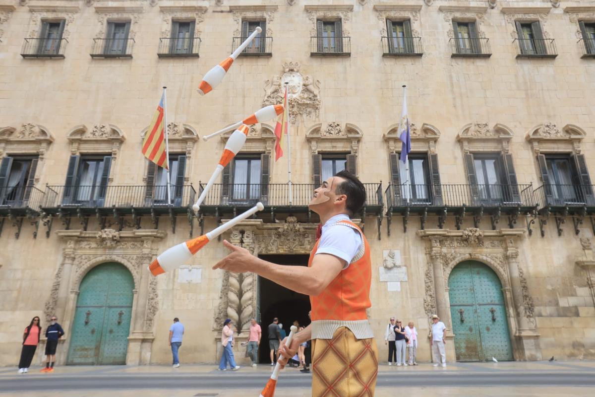 El Ayuntamiento de Alicante presenta el nuevo espectáculo del Circo del Sol 'Kurios: Gabinete de curiosidades'