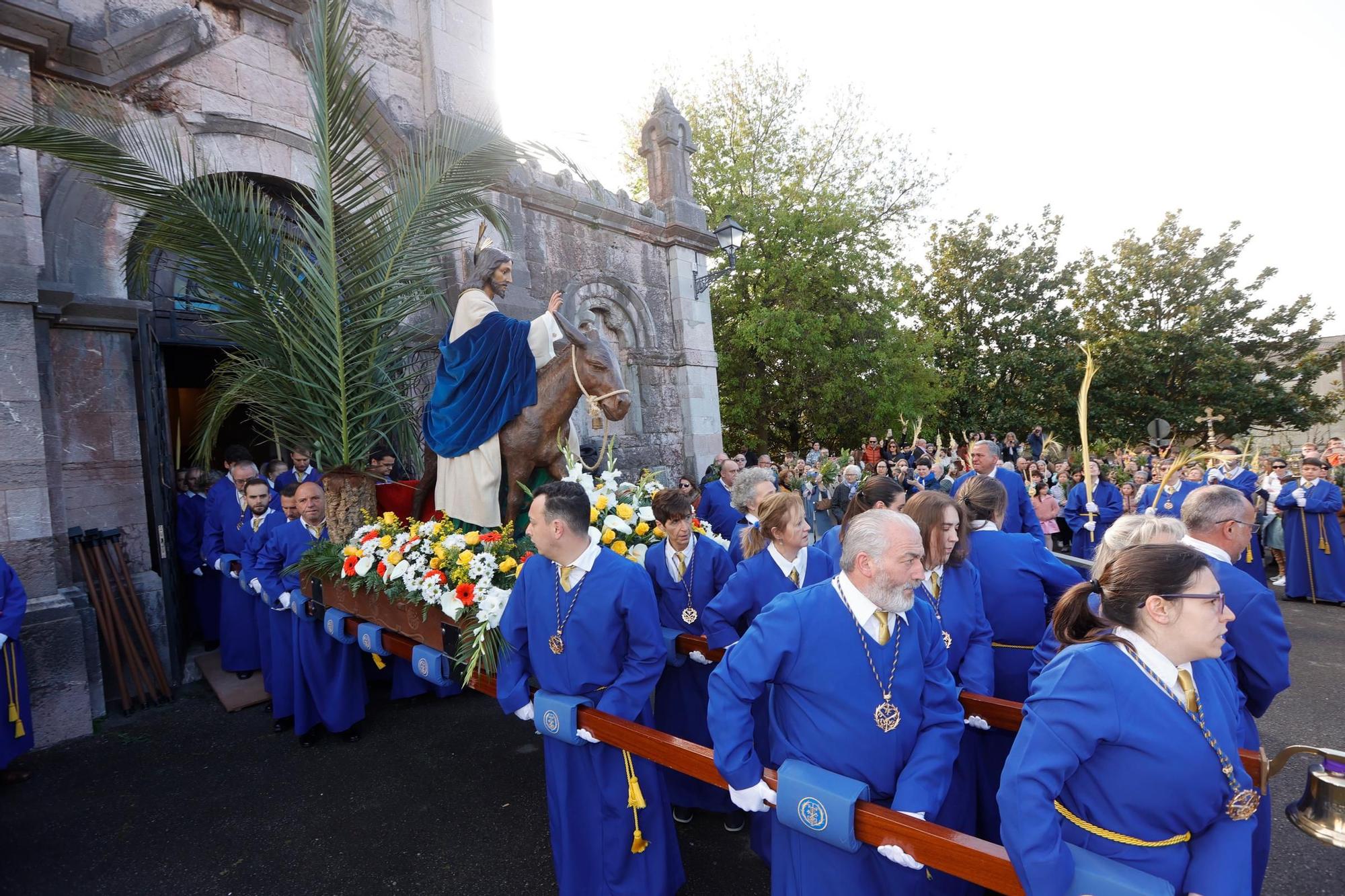 Procesión de La Borriquilla en San Pedro de los Arcos (Oviedo).